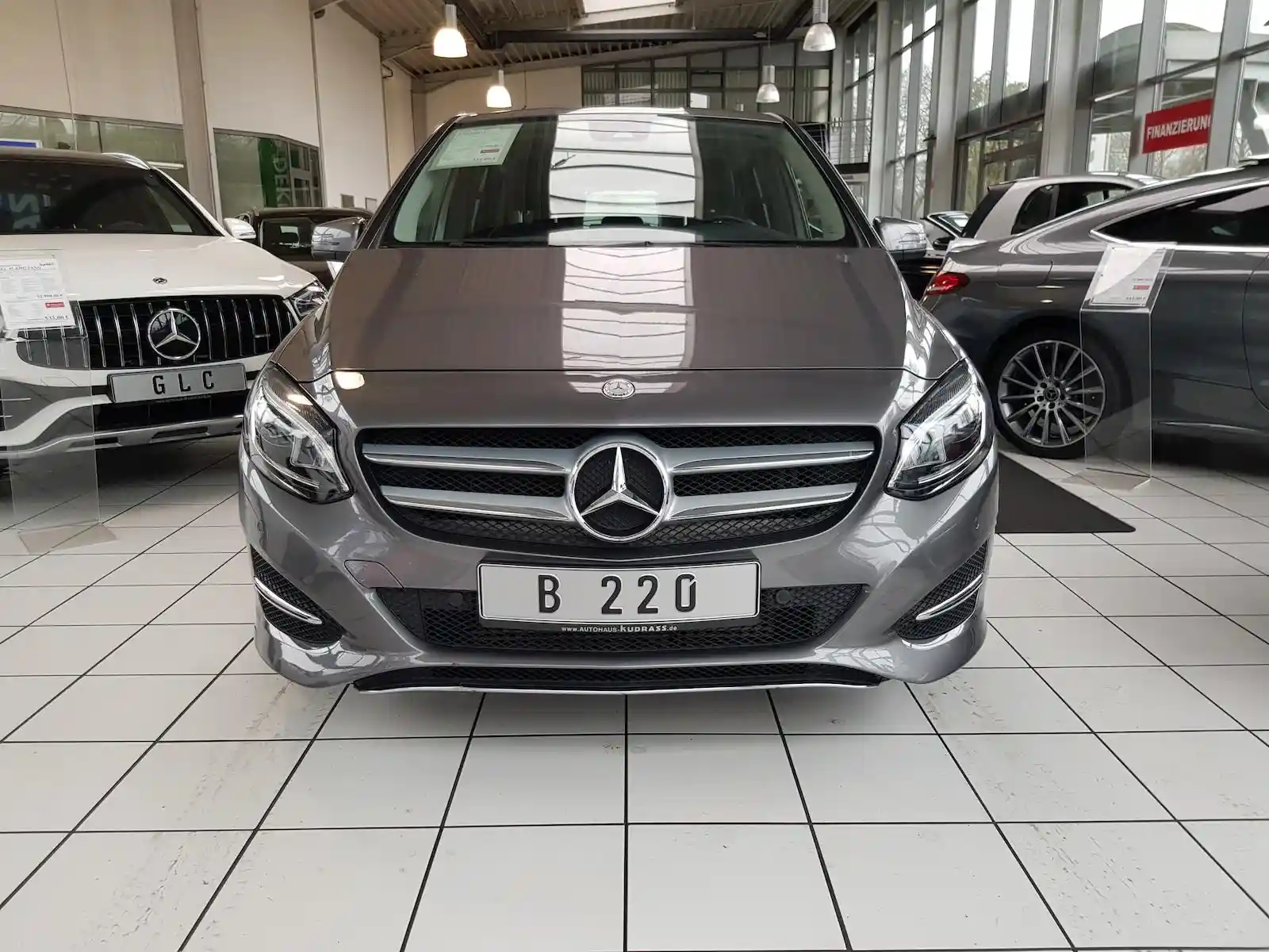 Mercedes-Benz B 220