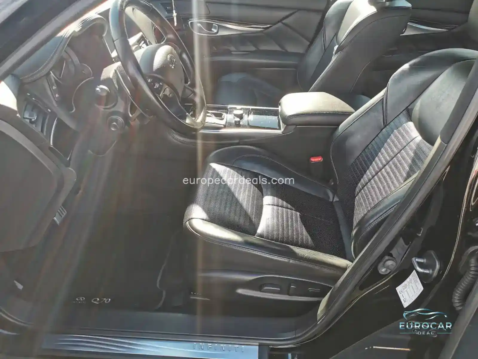 Infiniti Q70