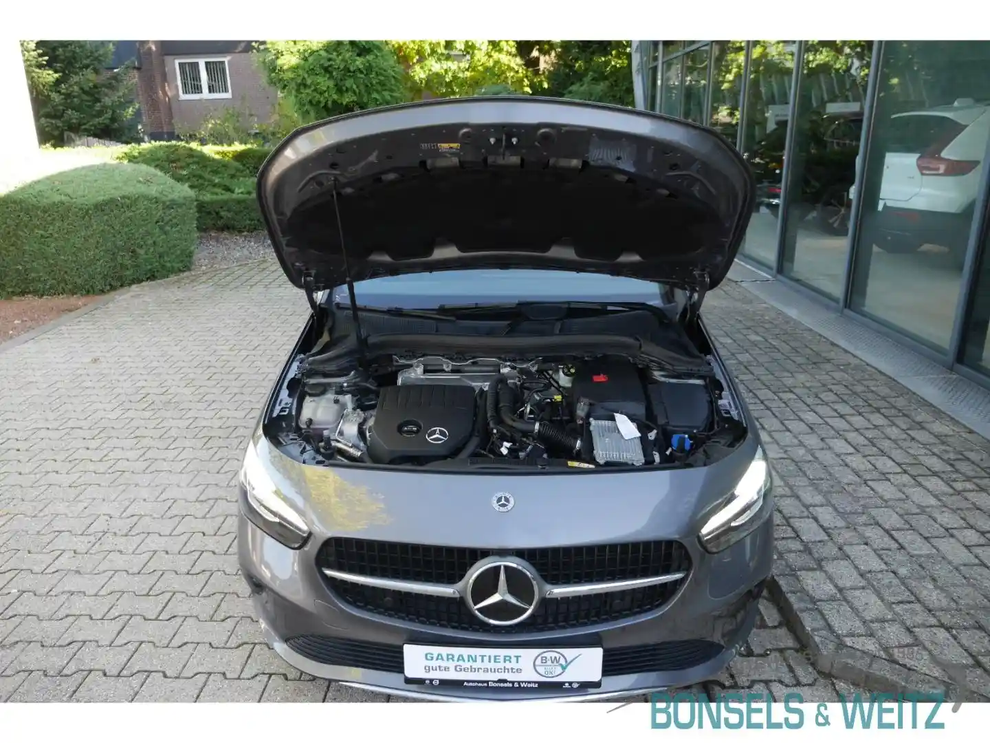 Mercedes-Benz B 180