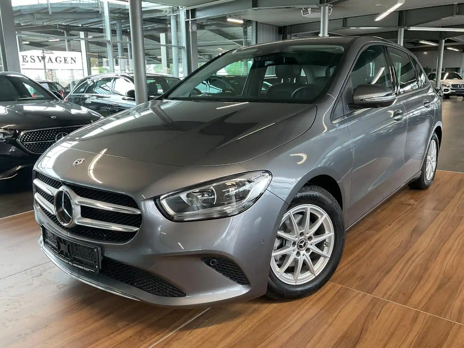 Mercedes-Benz B 180