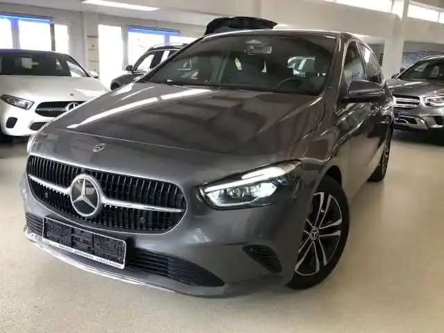 Mercedes-Benz B 180
