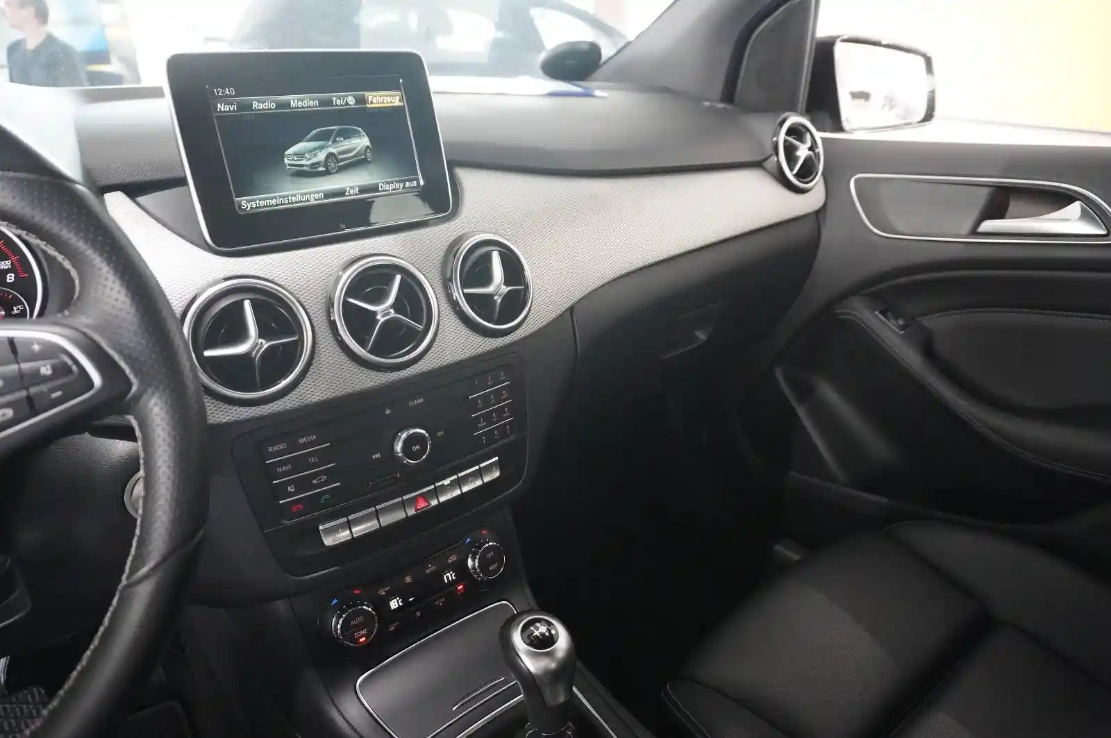 Mercedes-Benz B 200