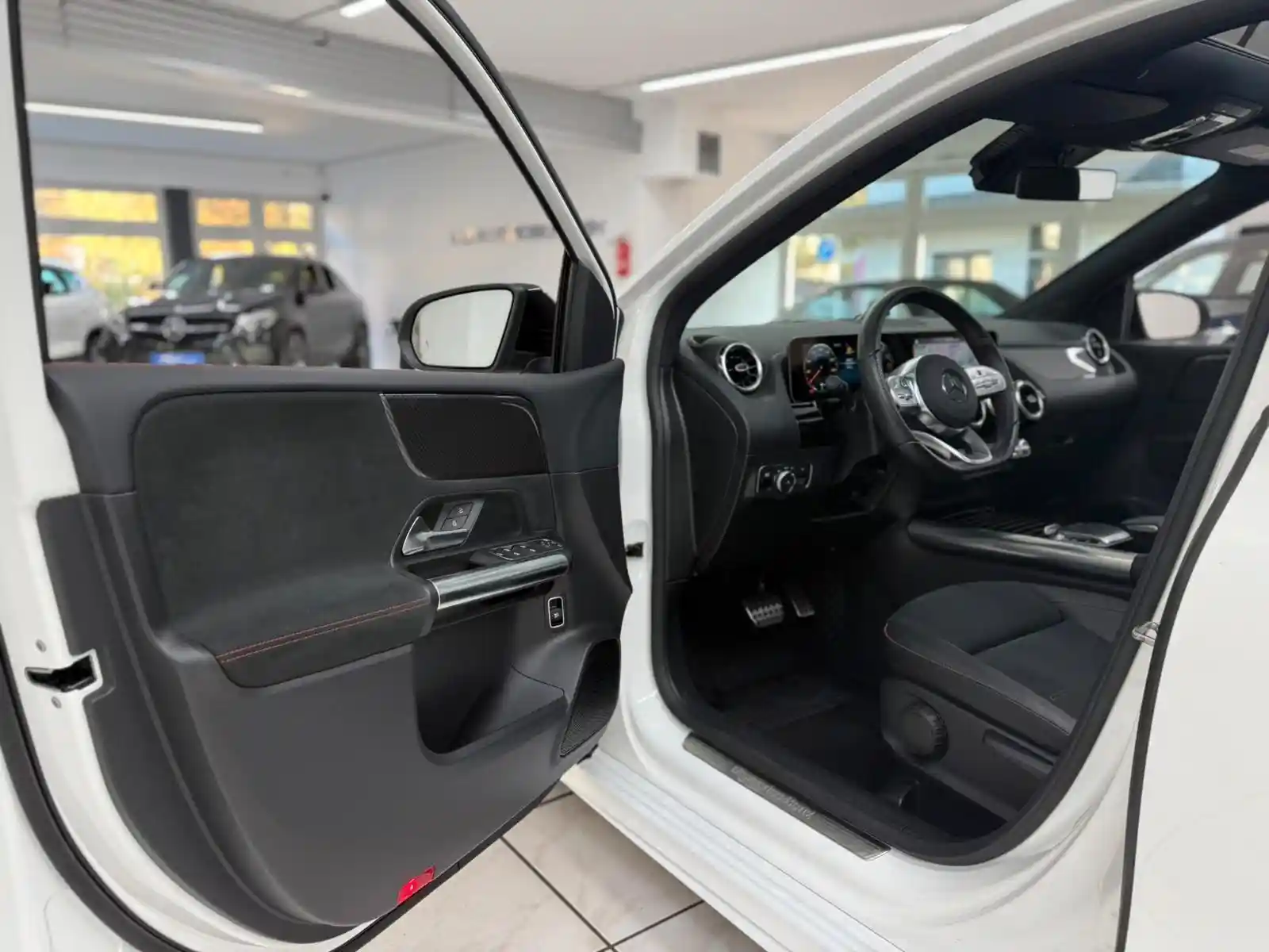 Mercedes-Benz B 200