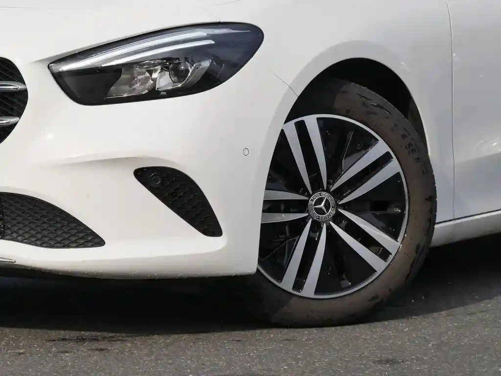 Mercedes-Benz B 220