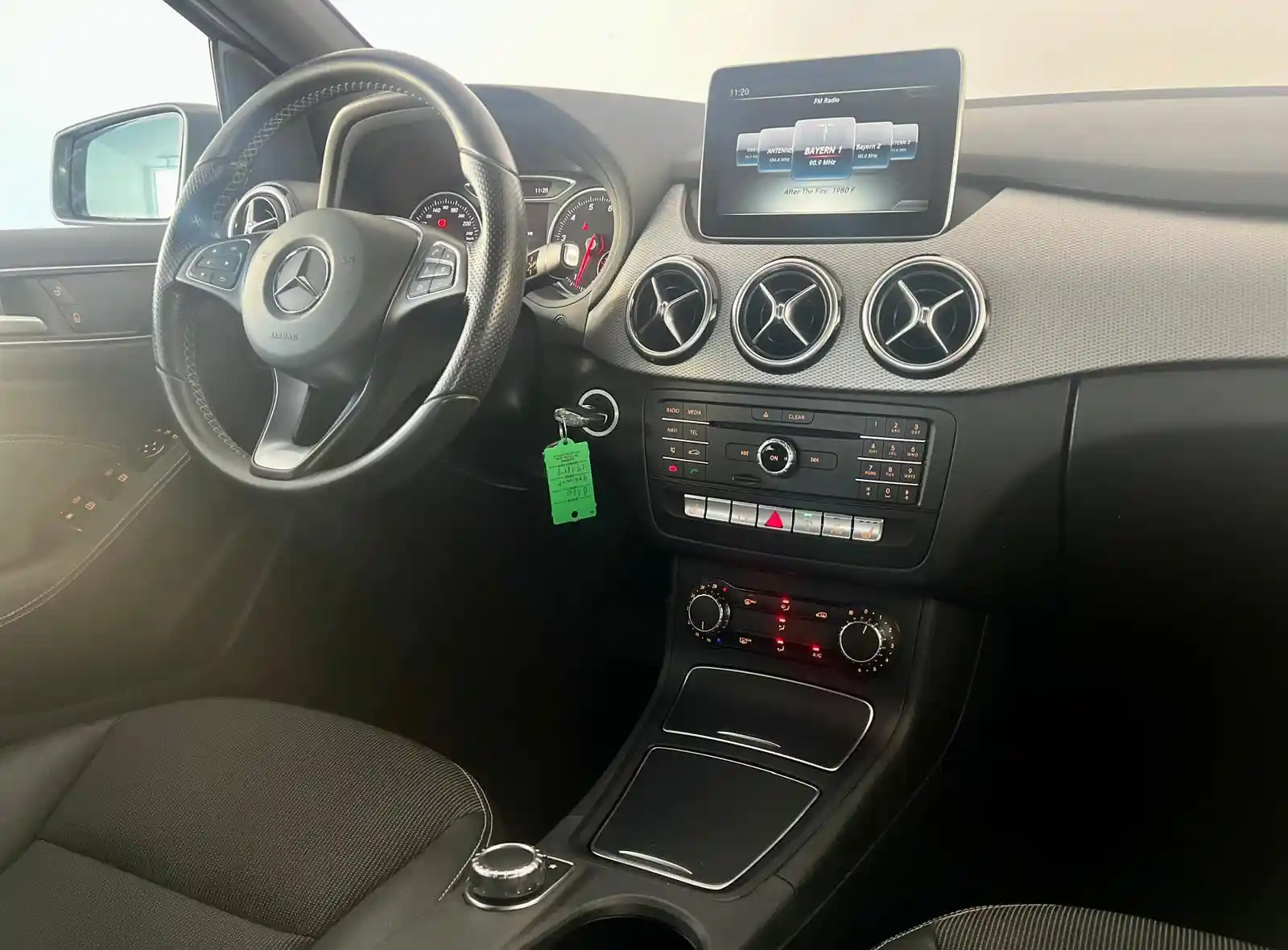 Mercedes-Benz B 220
