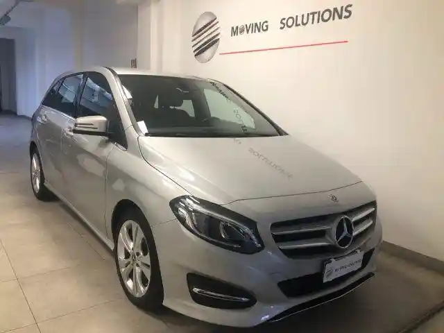 Mercedes-Benz B 180