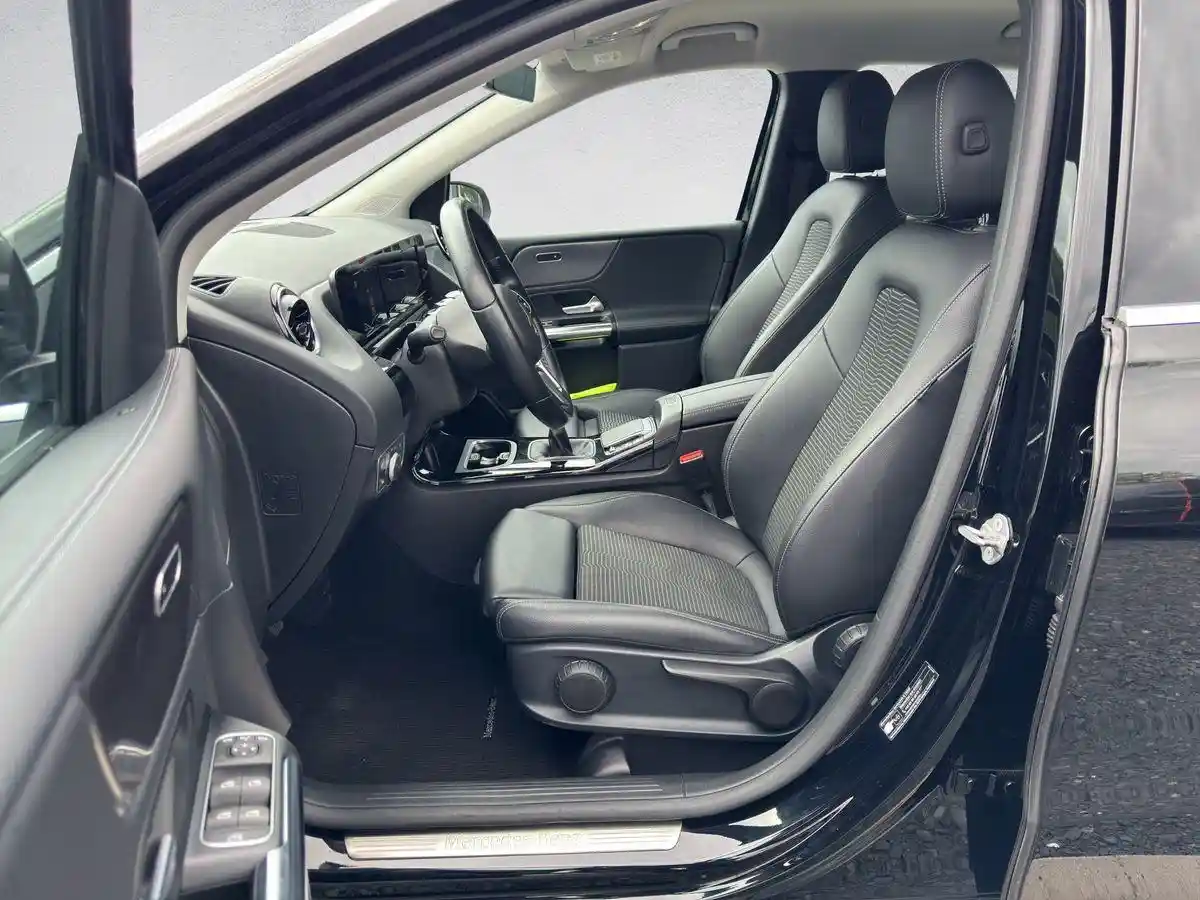 Mercedes-Benz B 180