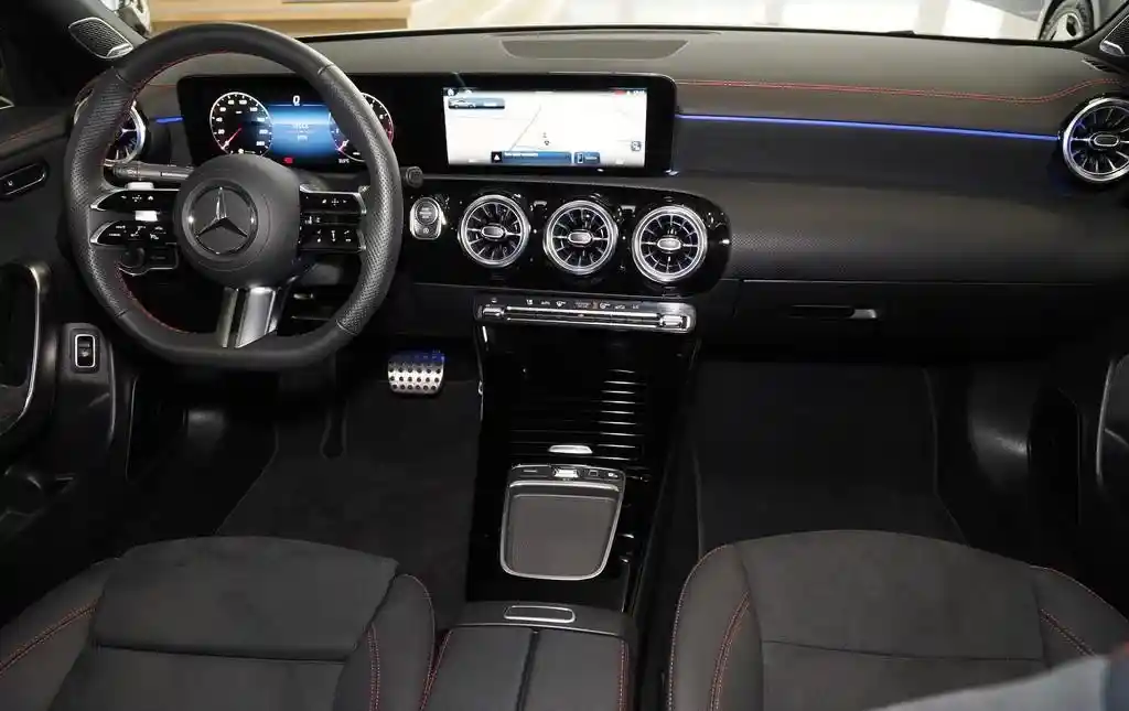 Mercedes-Benz CLA 200