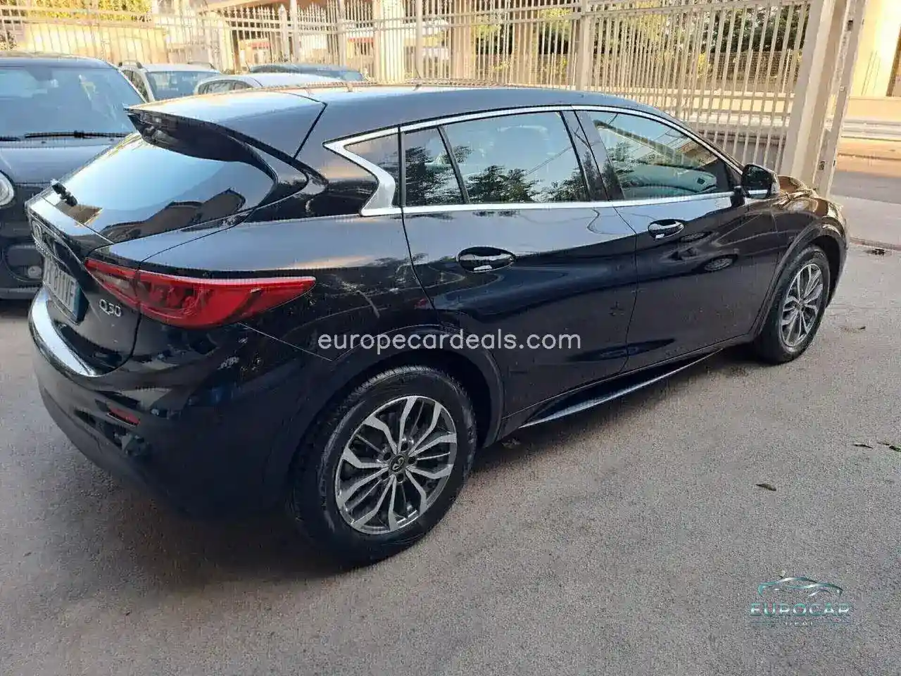 Infiniti Q30