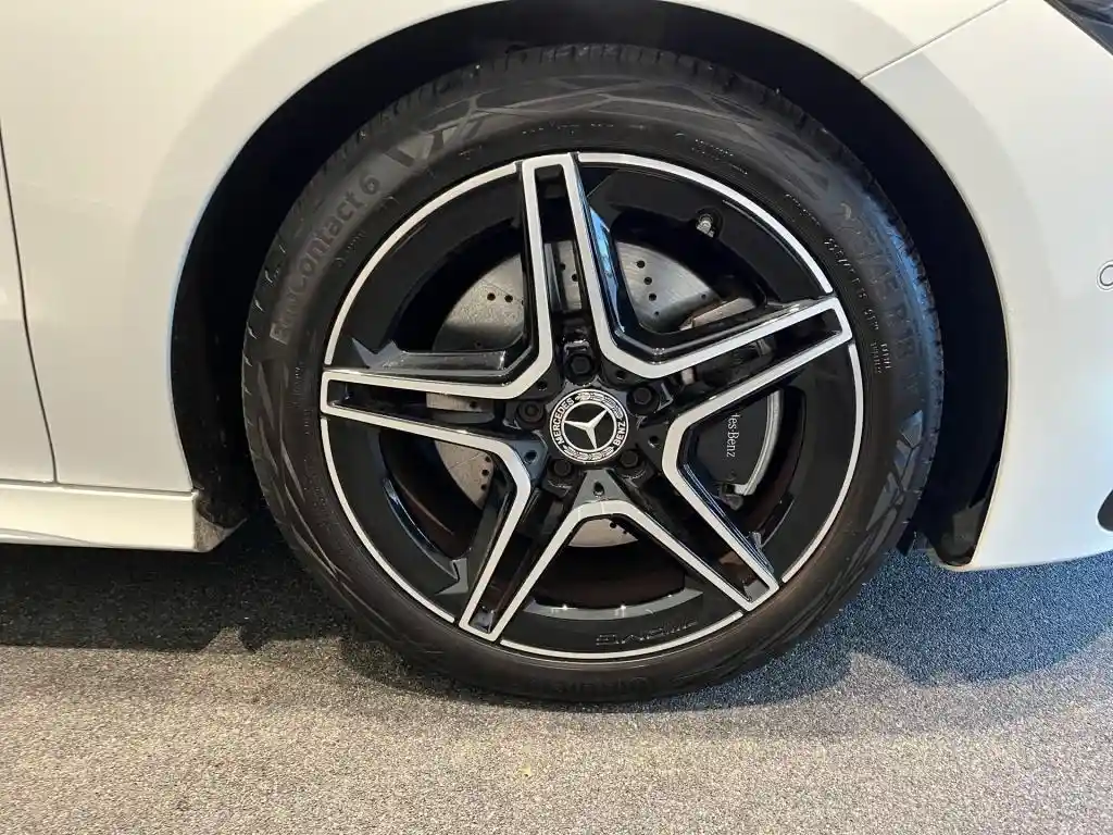 Mercedes-Benz CLA 200