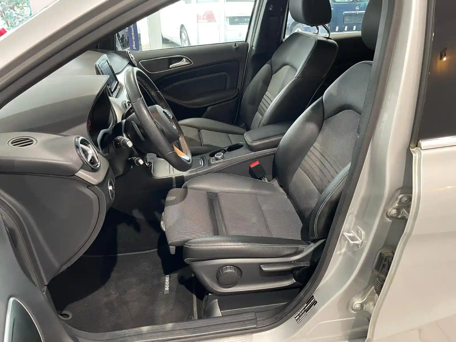 Mercedes-Benz B 220