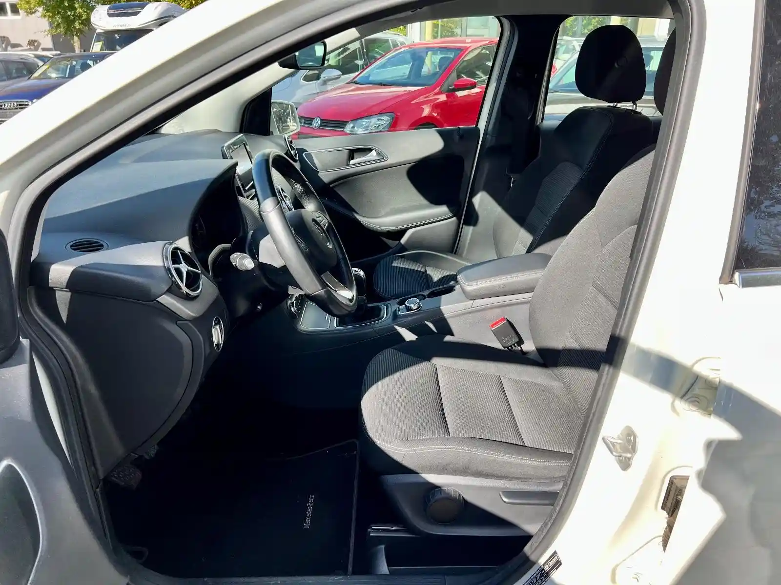 Mercedes-Benz B 180