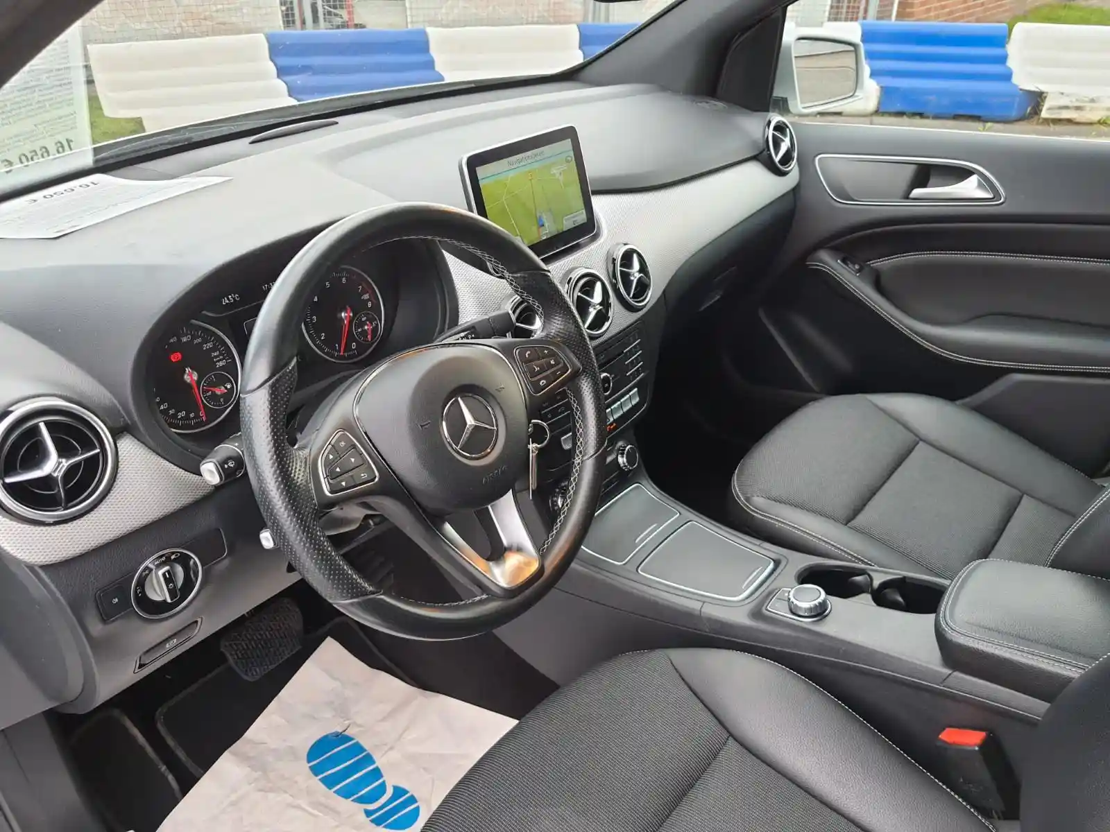 Mercedes-Benz B 180