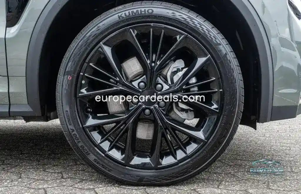 Lynk&Co 01