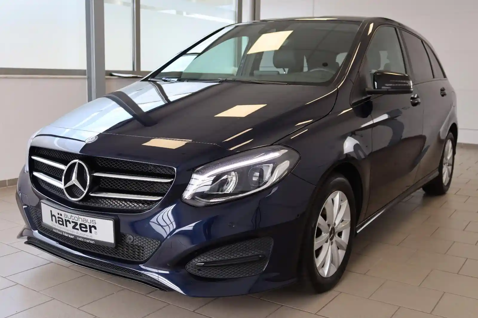 Mercedes-Benz B 180