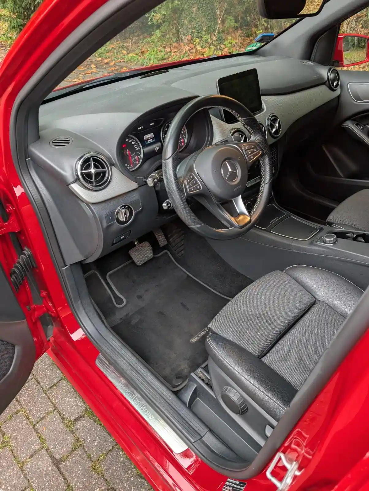 Mercedes-Benz B 180