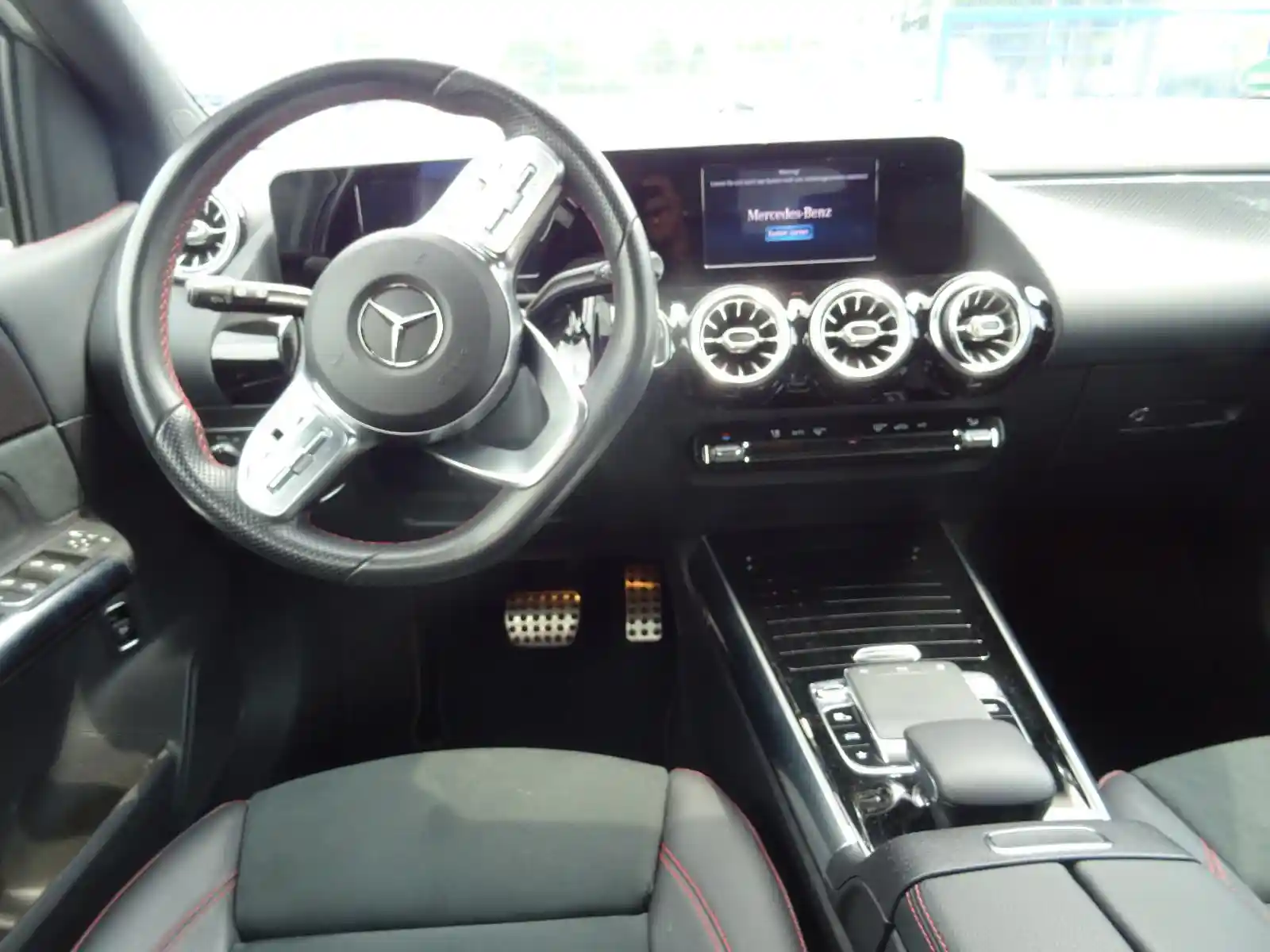 Mercedes-Benz B 180