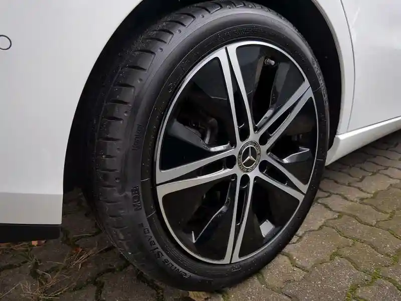 Mercedes-Benz B 220