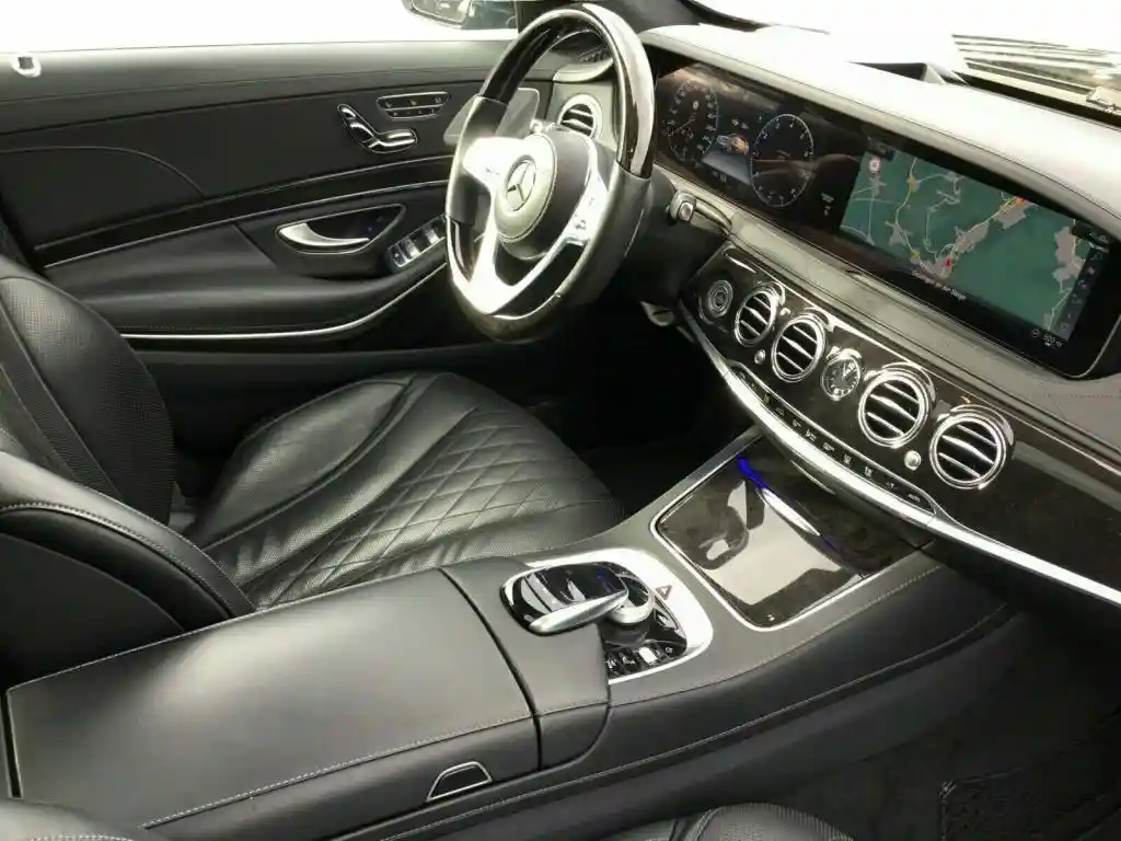 Mercedes-Benz S 560
