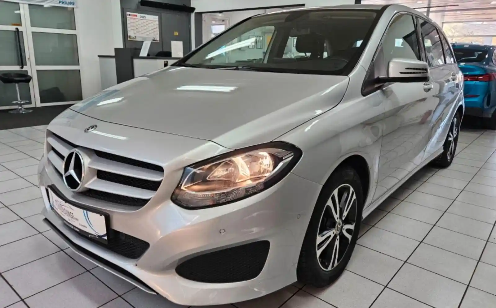 Mercedes-Benz B 180