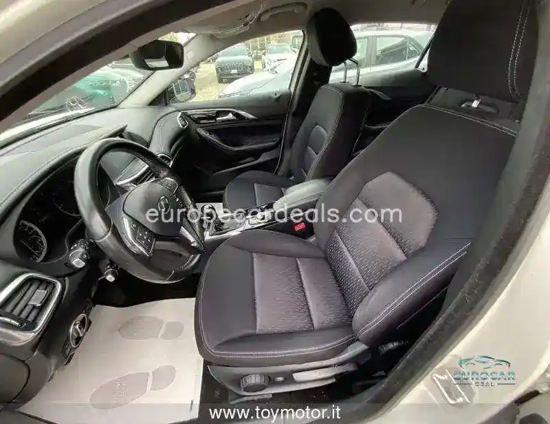 Infiniti Q30