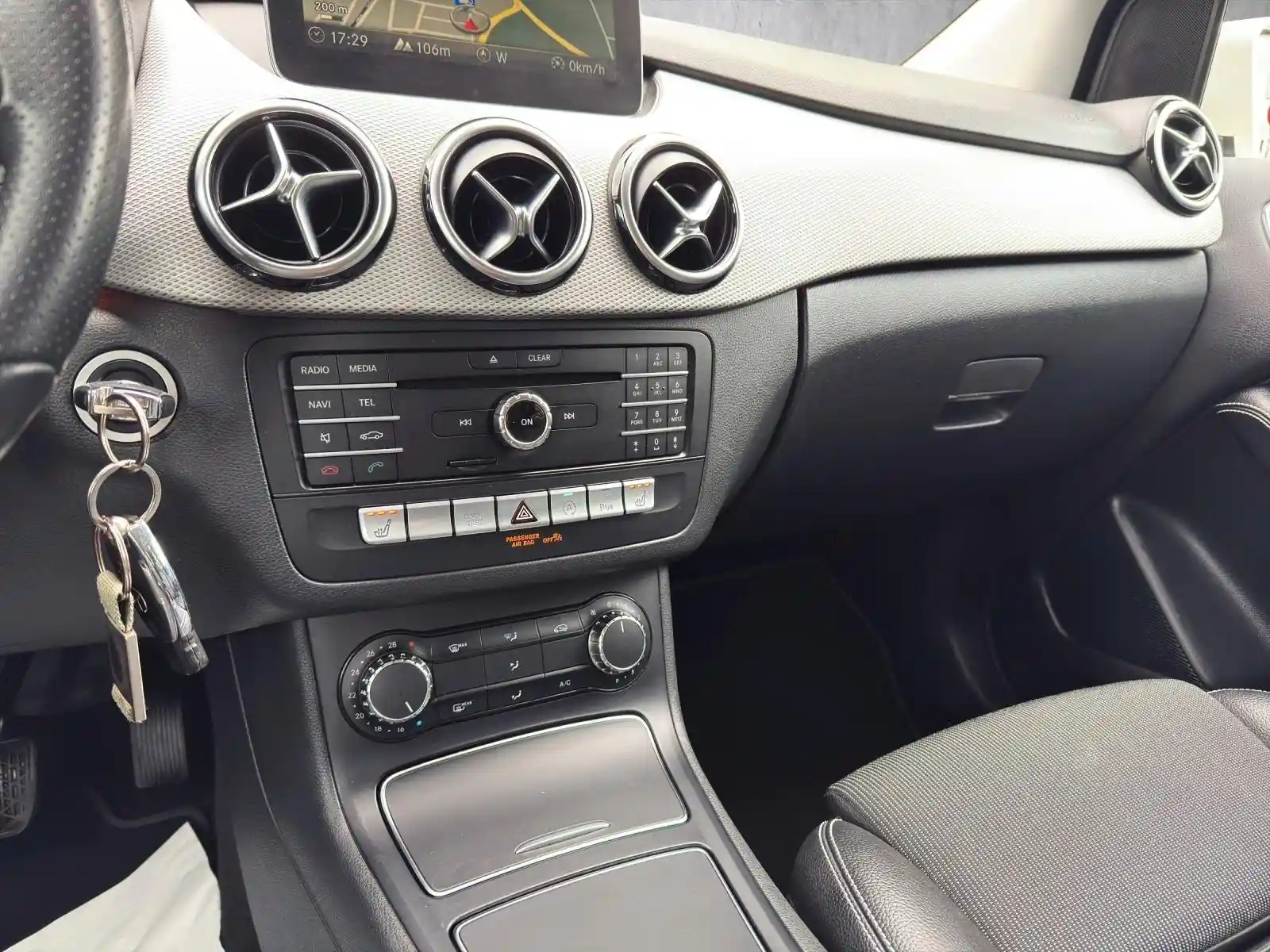 Mercedes-Benz B 200
