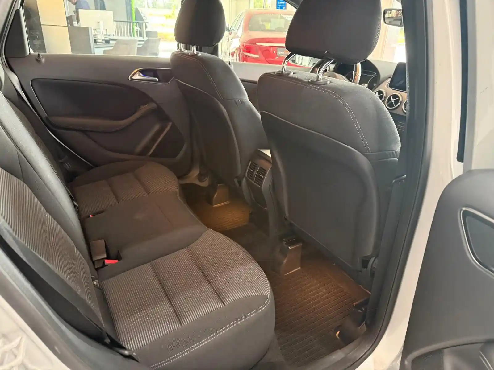 Mercedes-Benz B 180