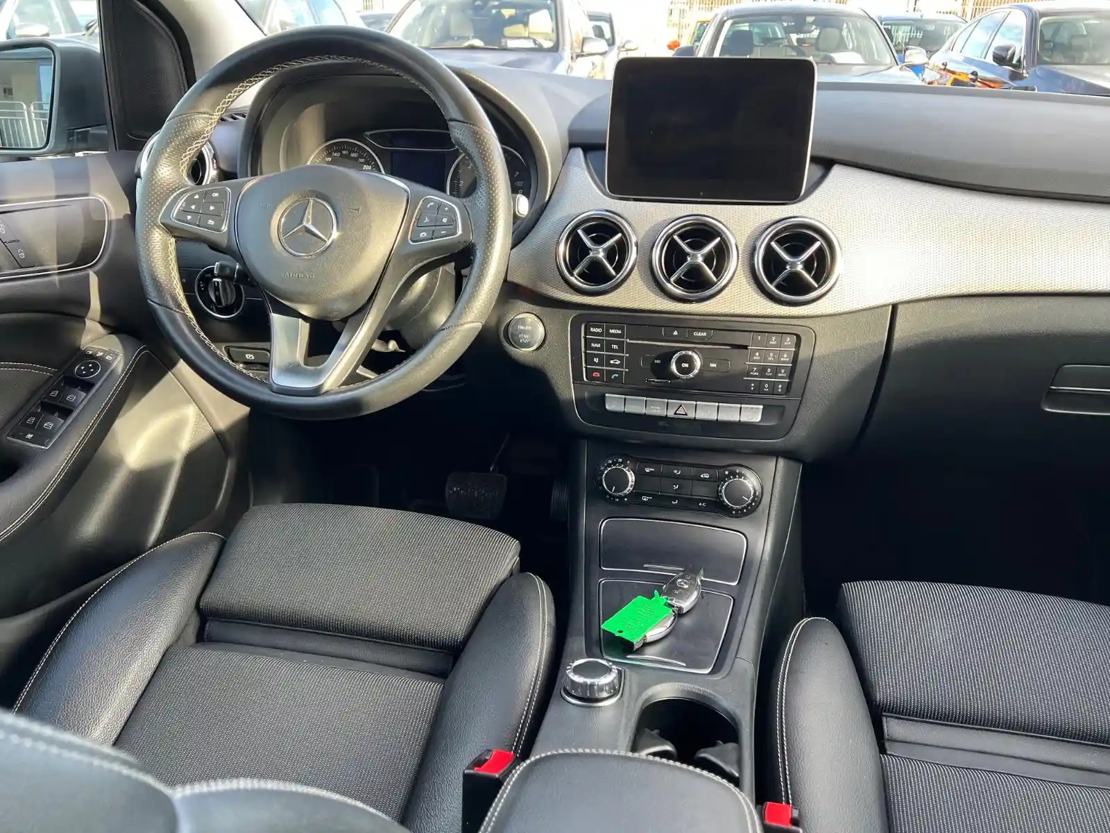 Mercedes-Benz B 220