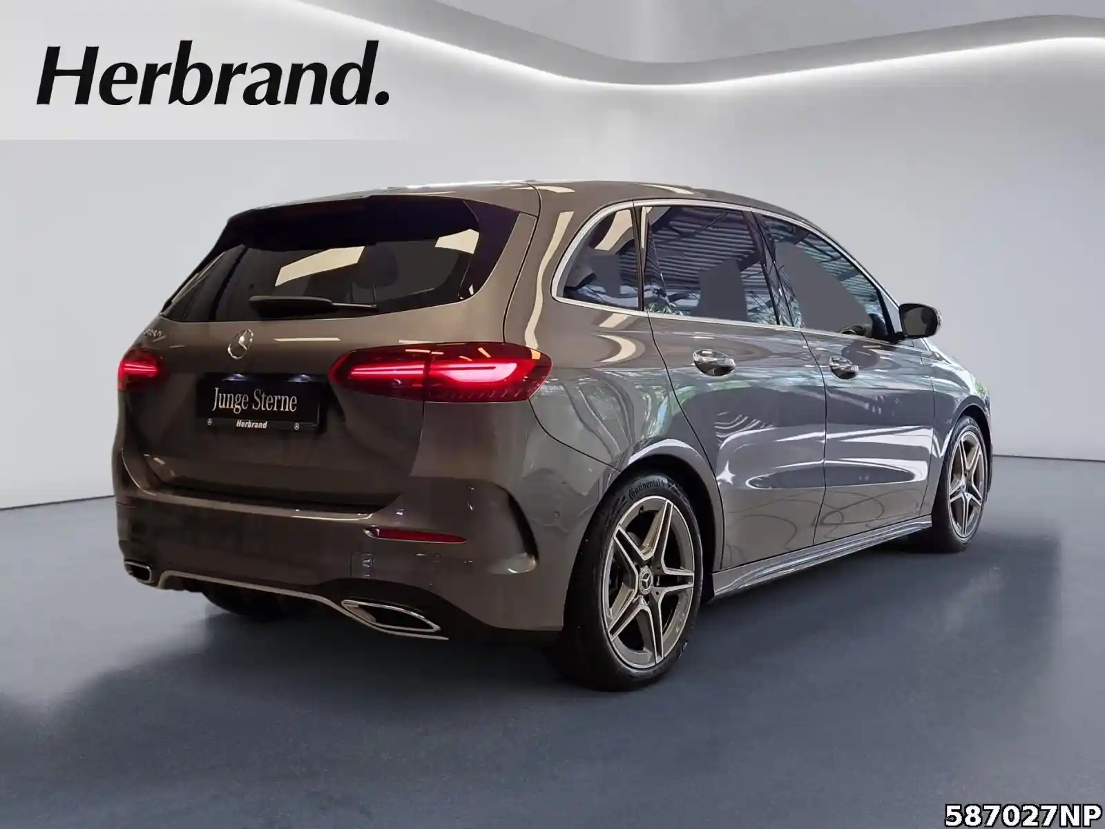 Mercedes-Benz B 180