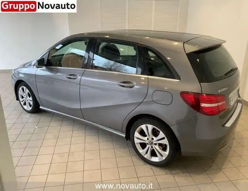 Mercedes-Benz B 200