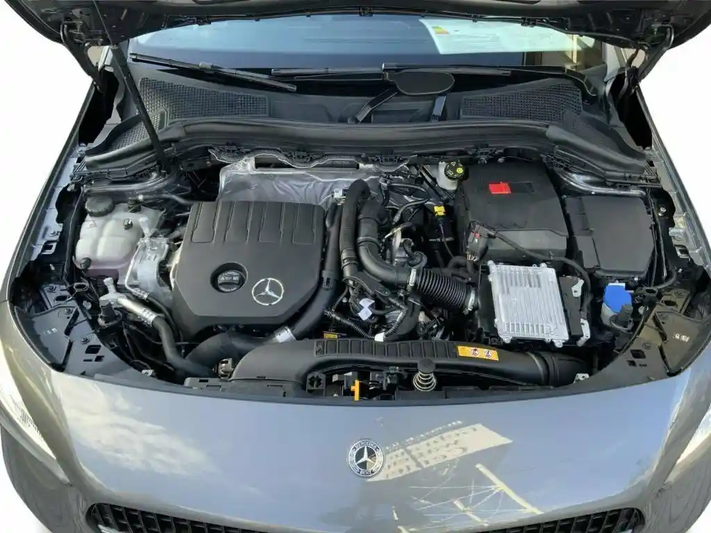 Mercedes-Benz B 180