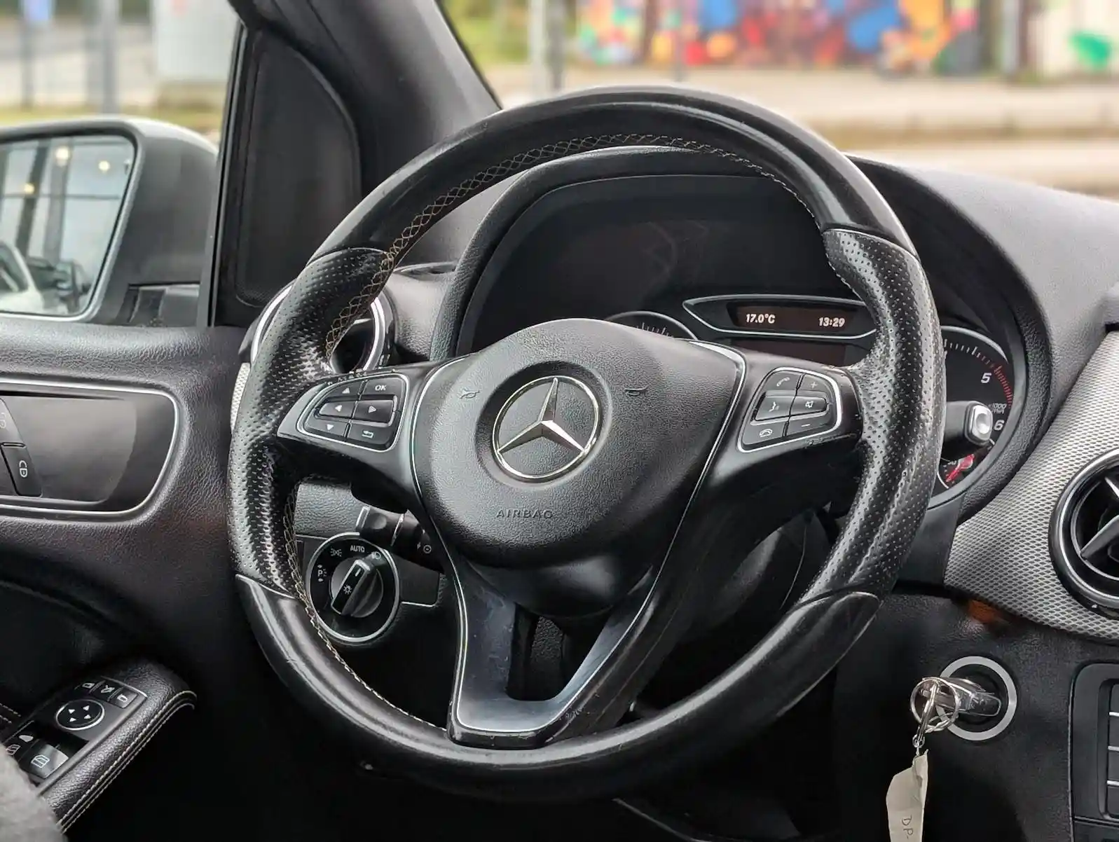 Mercedes-Benz B 180