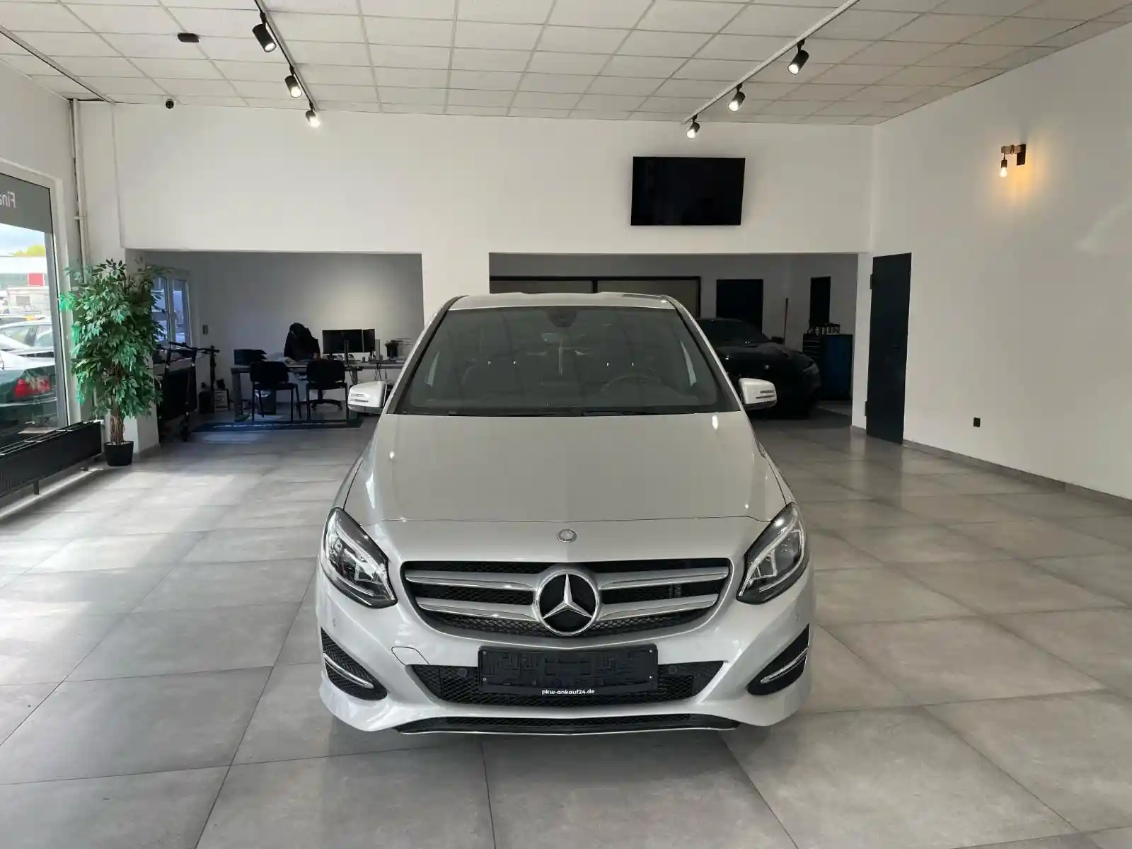 Mercedes-Benz B 220
