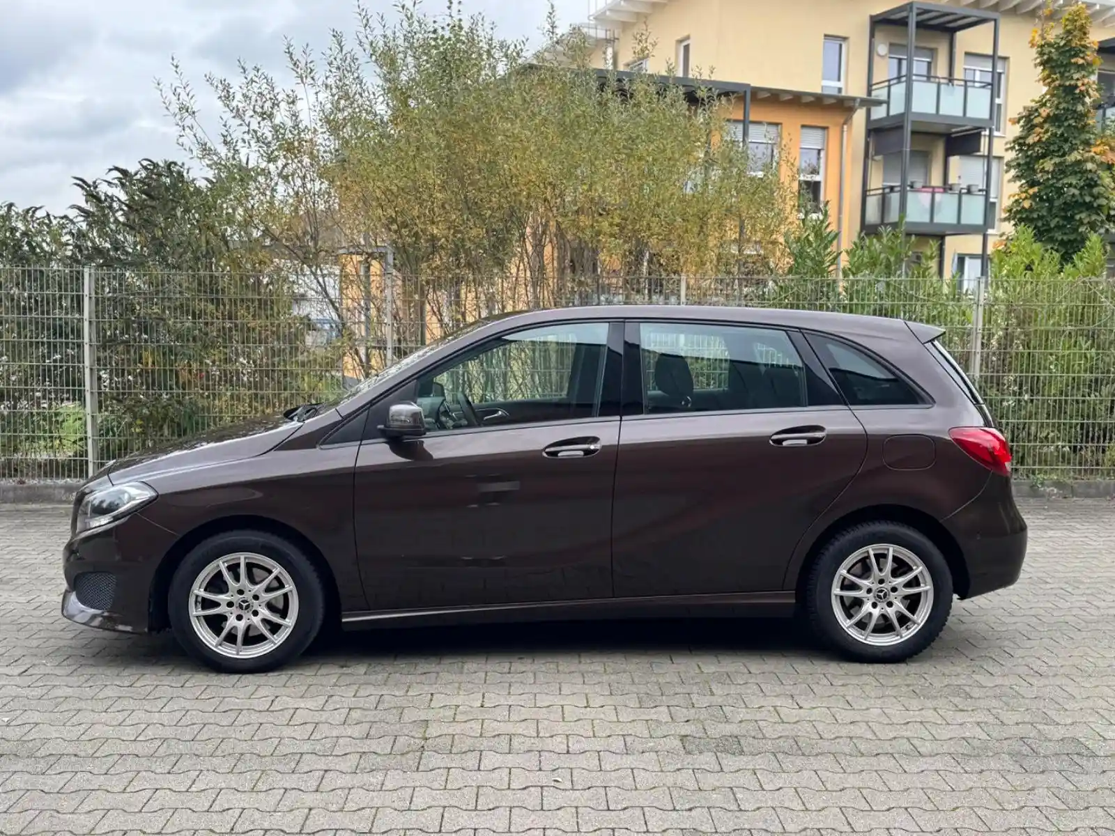 Mercedes-Benz B 220