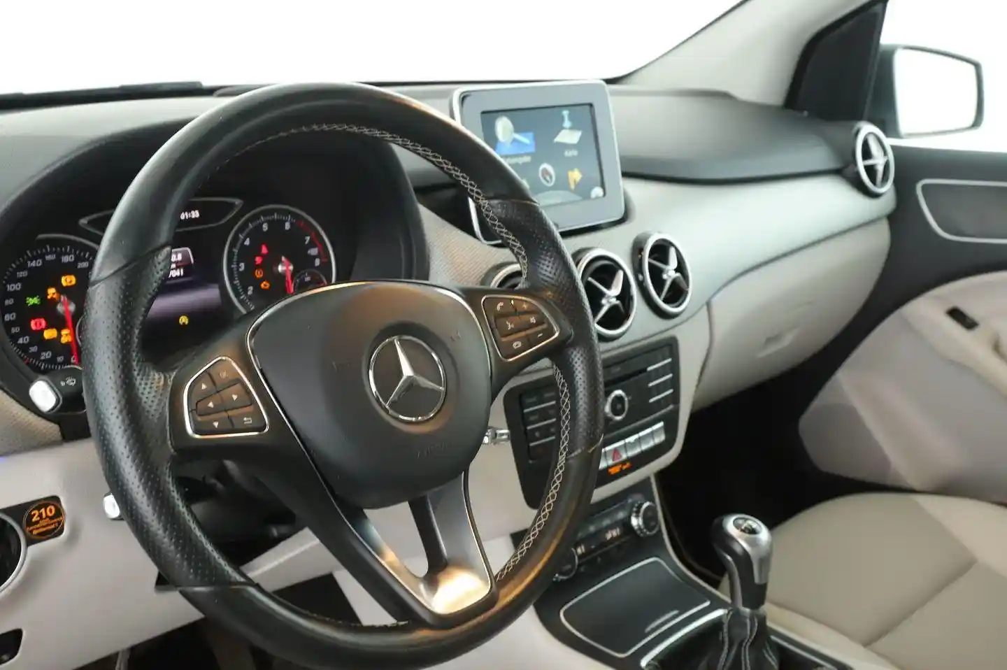 Mercedes-Benz B 180