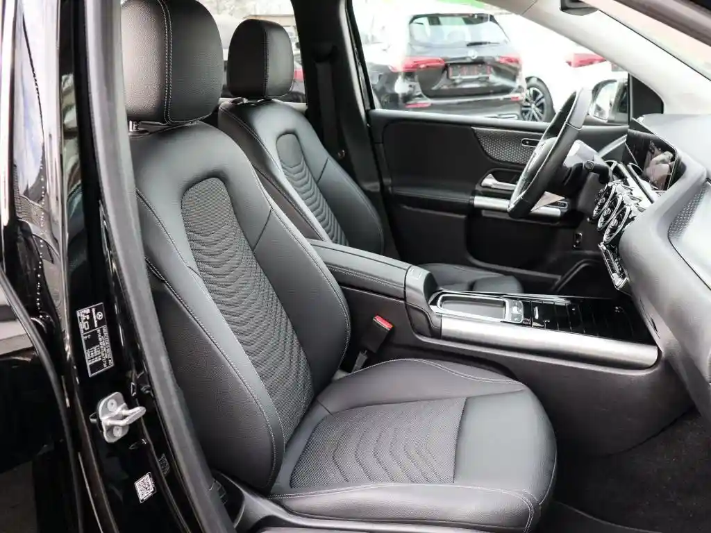 Mercedes-Benz B 220