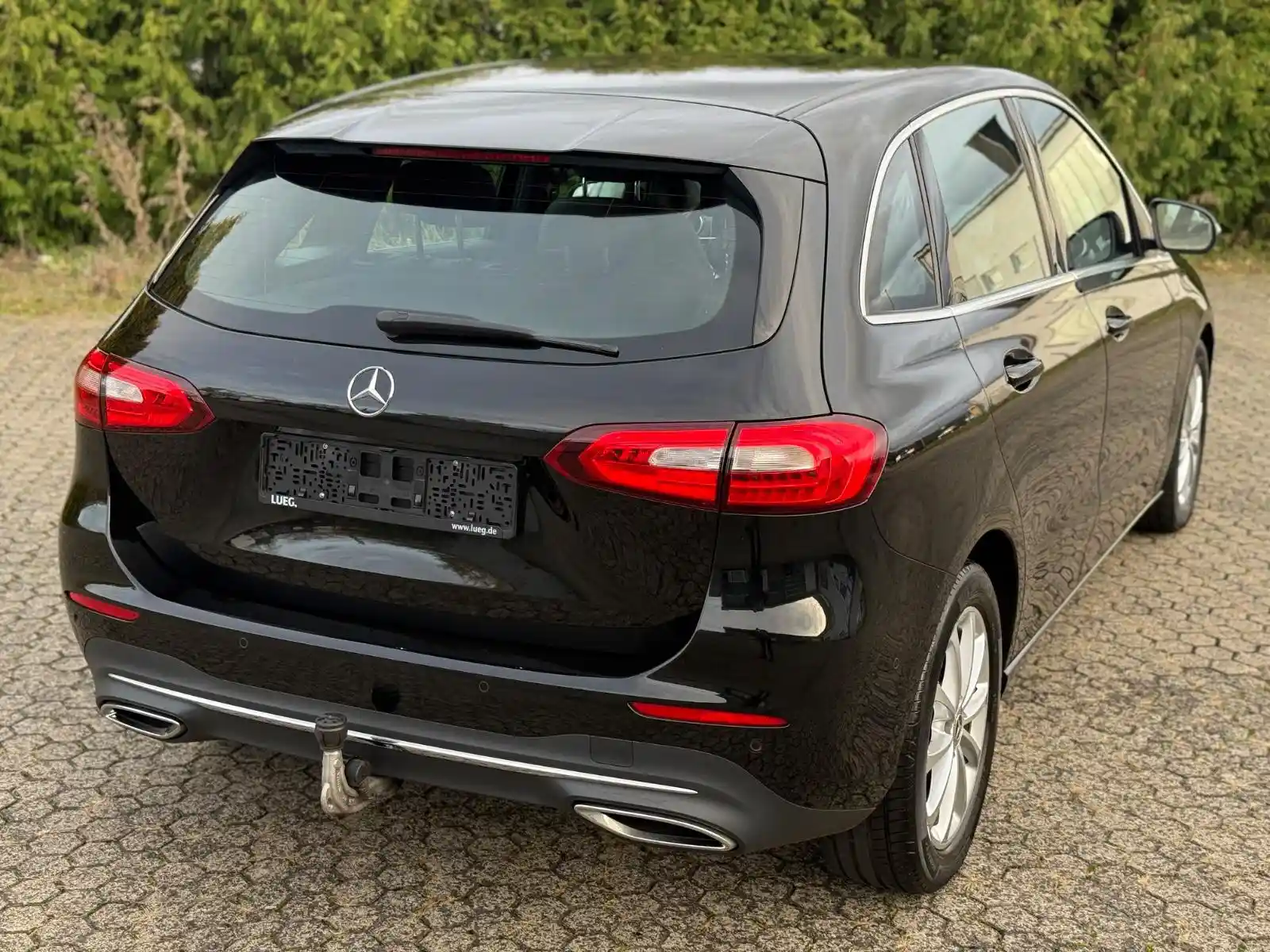 Mercedes-Benz B 180