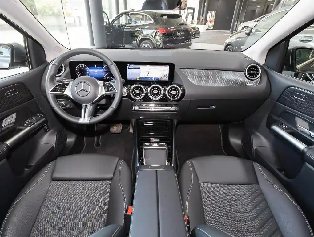 Mercedes-Benz B 180