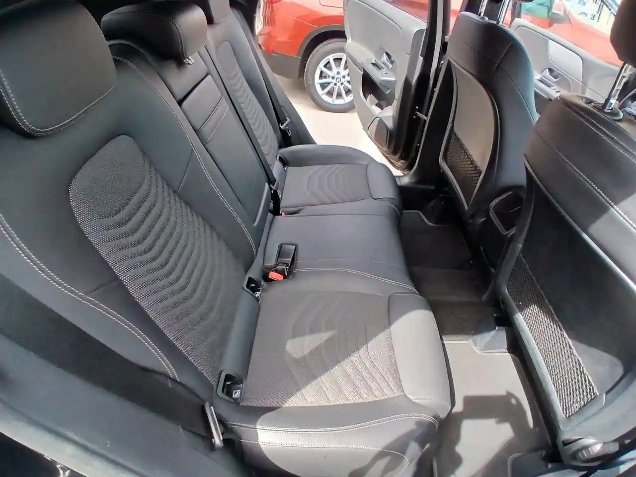 Mercedes-Benz B 180