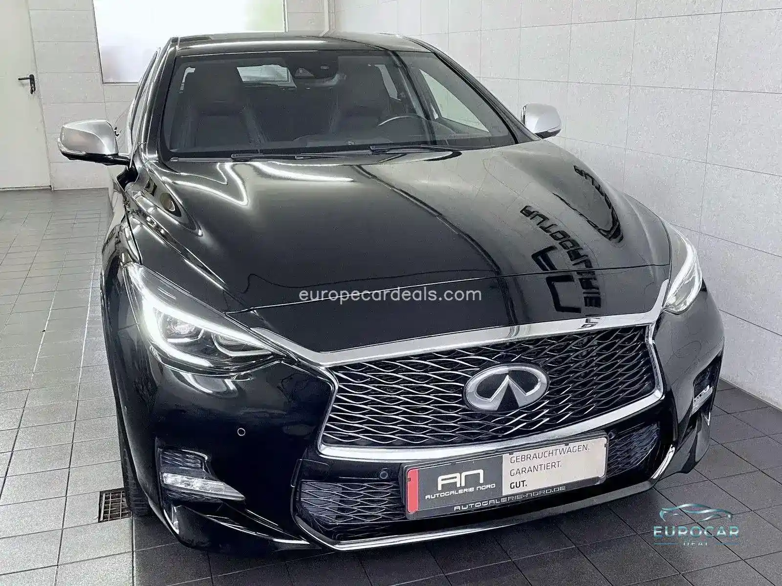Infiniti Q30
