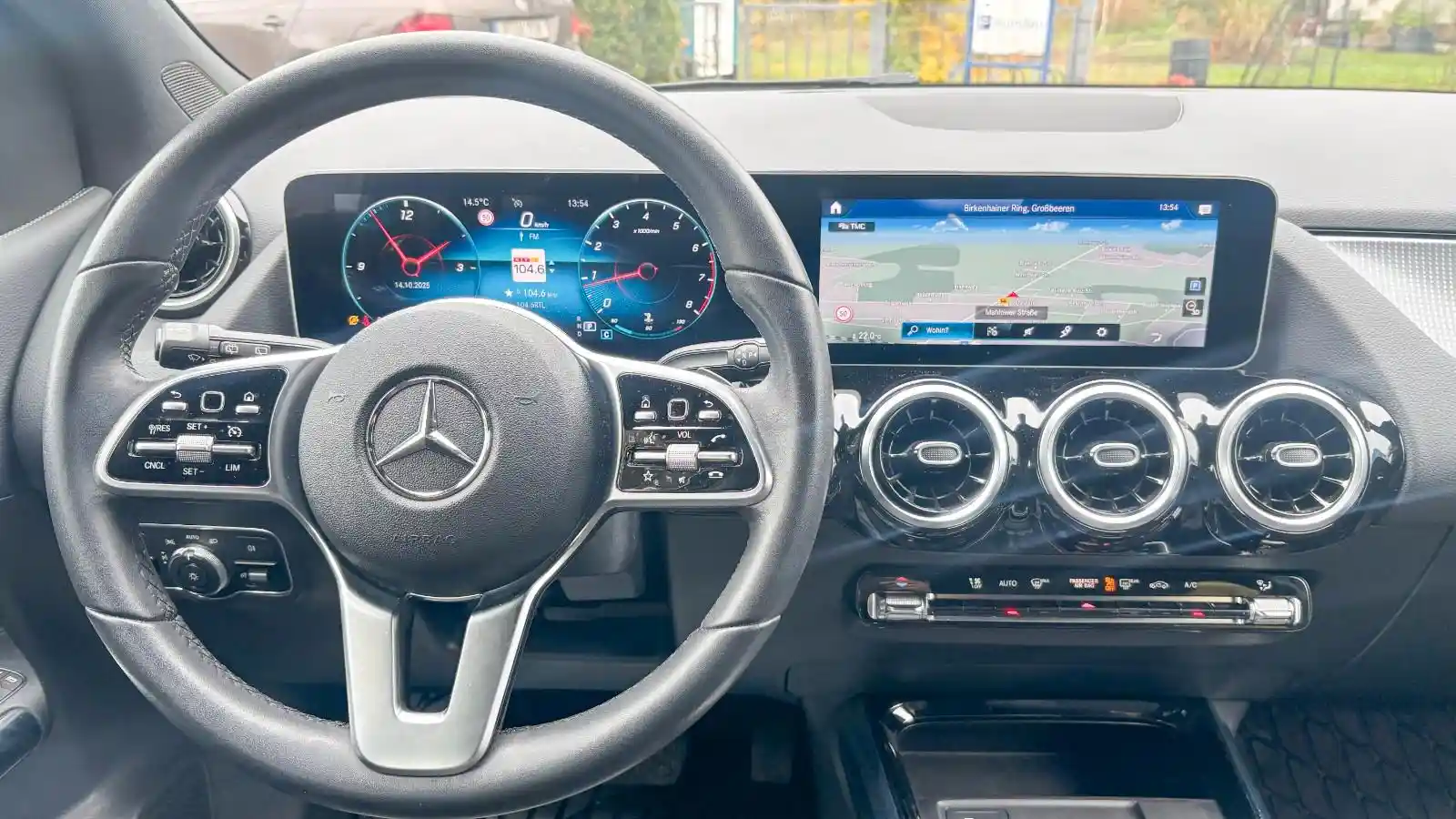 Mercedes-Benz B 180