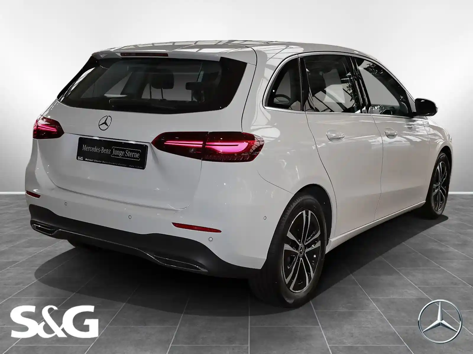 Mercedes-Benz B 180