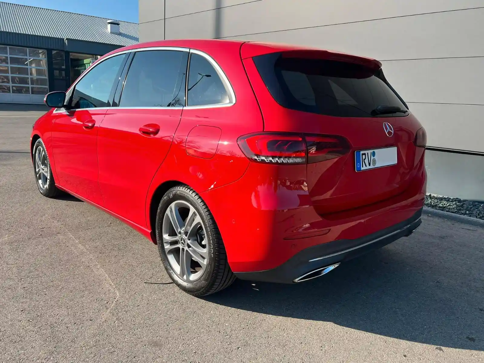 Mercedes-Benz B 180