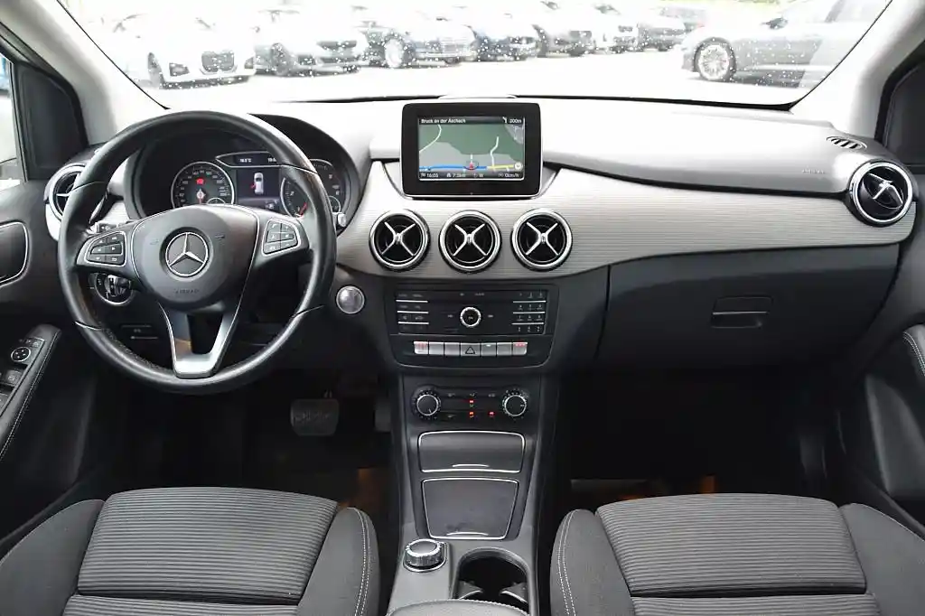 Mercedes-Benz B 200