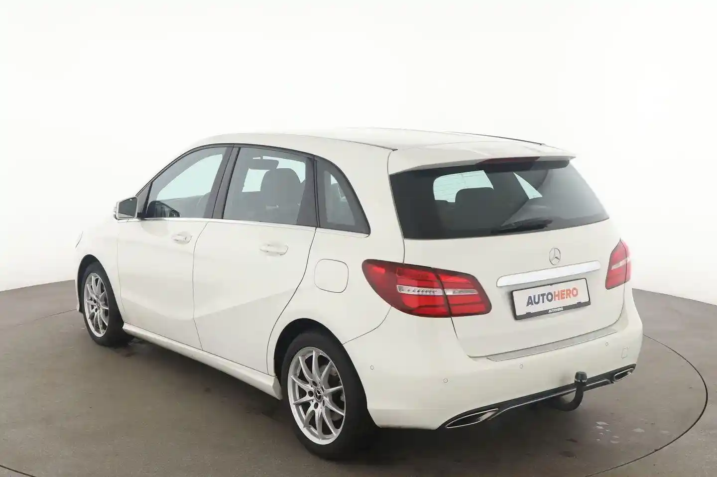 Mercedes-Benz B 180