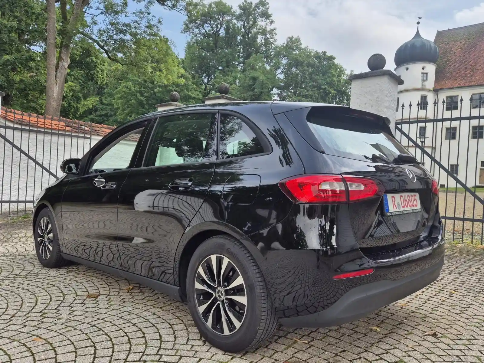 Mercedes-Benz B 180