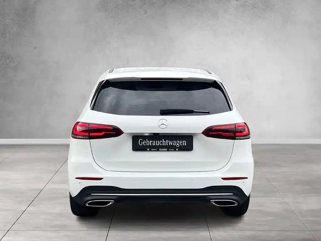 Mercedes-Benz B 180