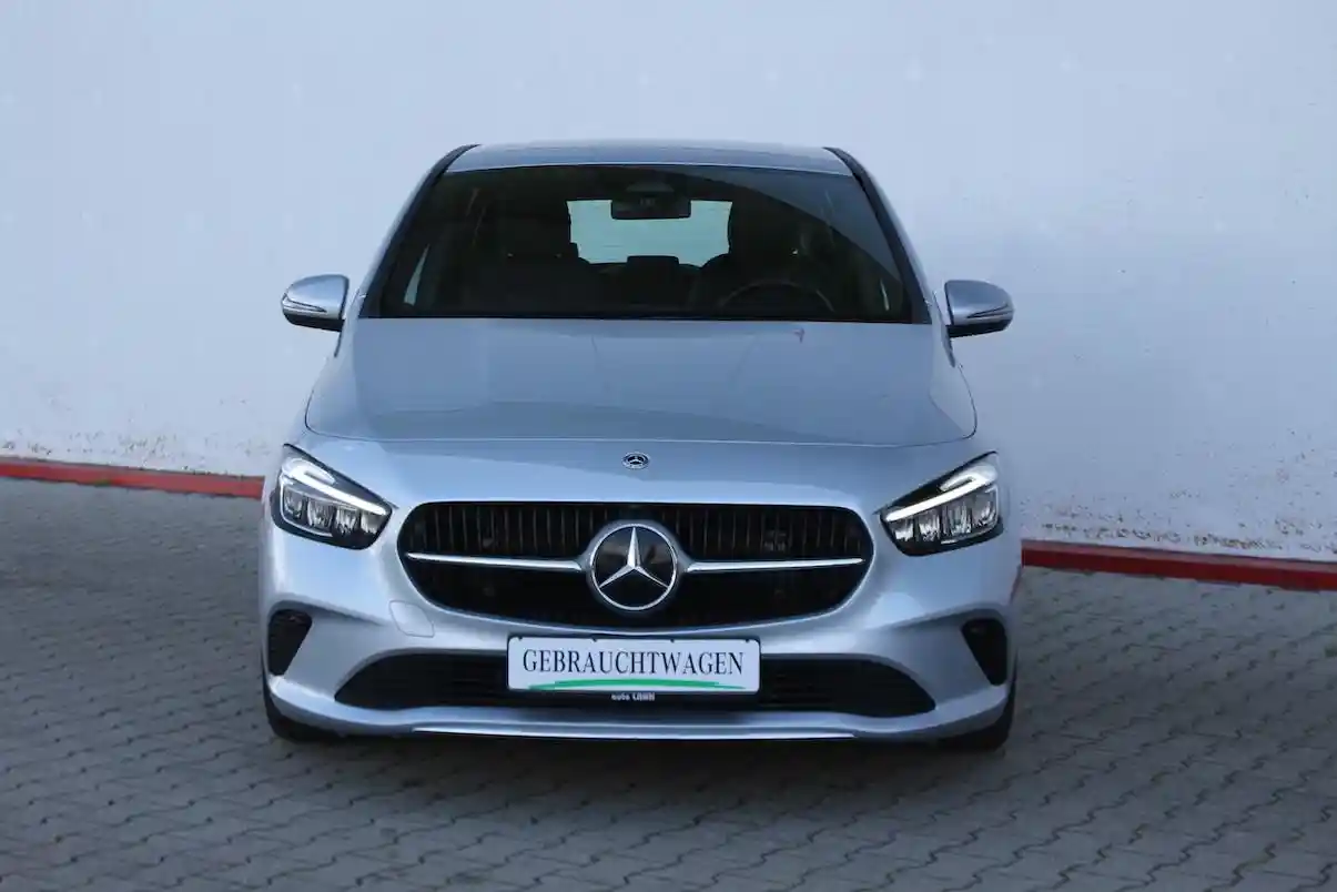 Mercedes-Benz B 180