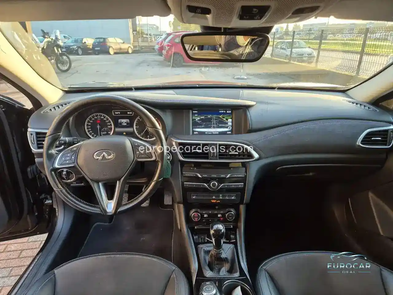 Infiniti Q30