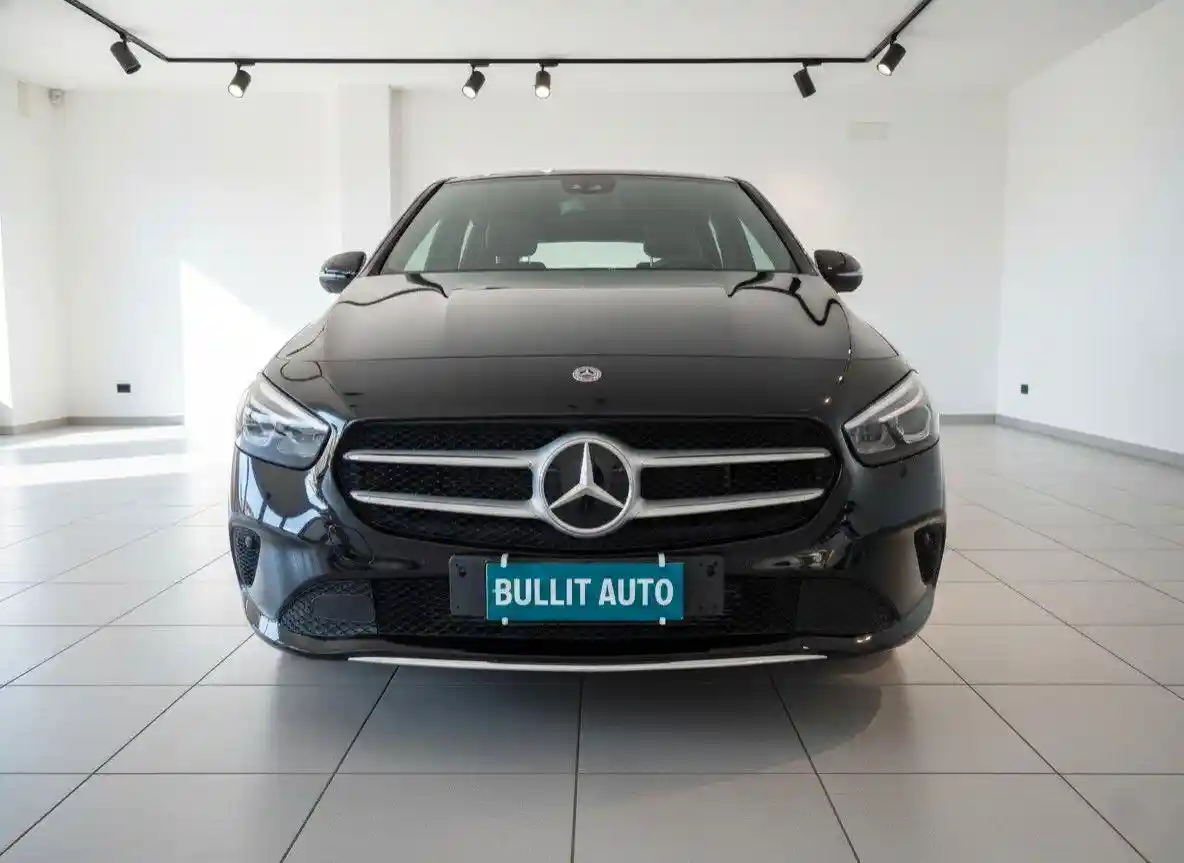 Mercedes-Benz B 180